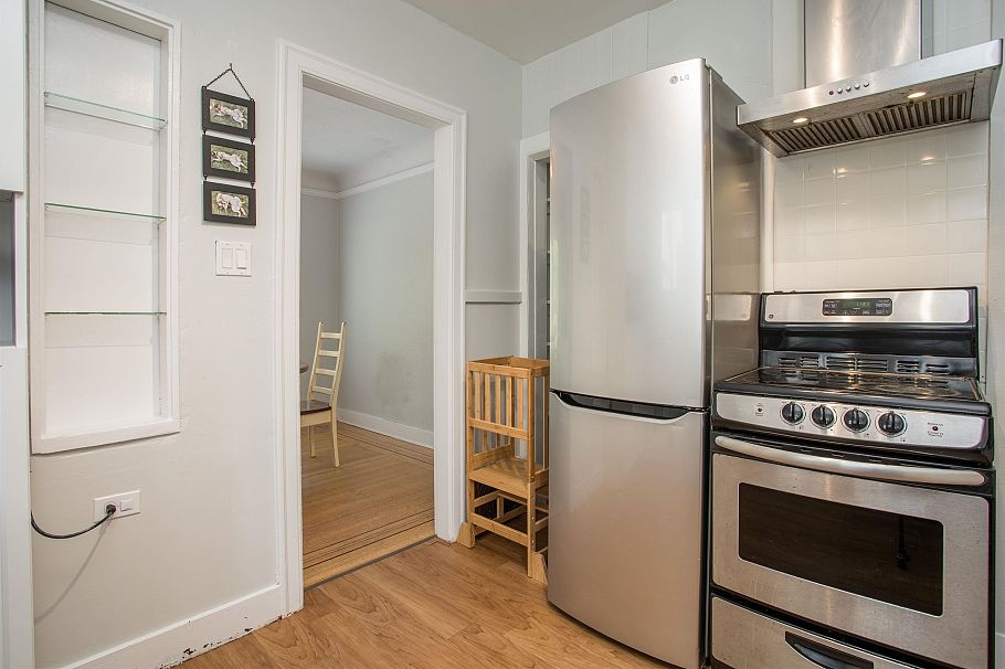 3566 W 11th Avenue Vancouver, BC - 10