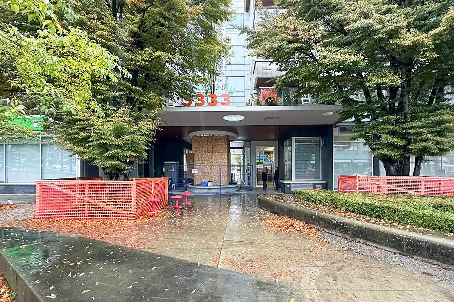 301 3333 Main Street Vancouver, BC - 3