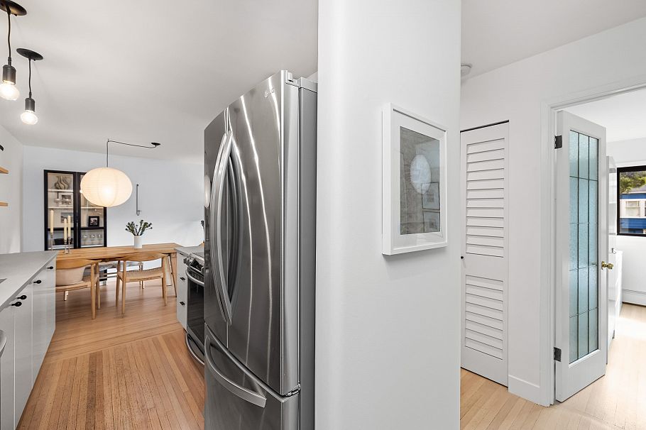 207 1424 Walnut Street Vancouver, BC - 3