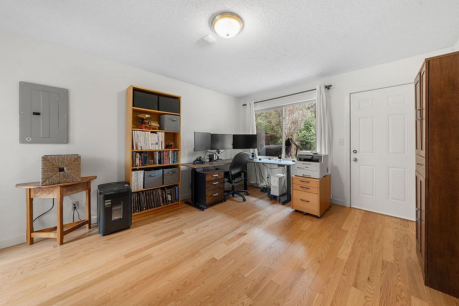 667 Fairway Drive North Vancouver, BC - 24