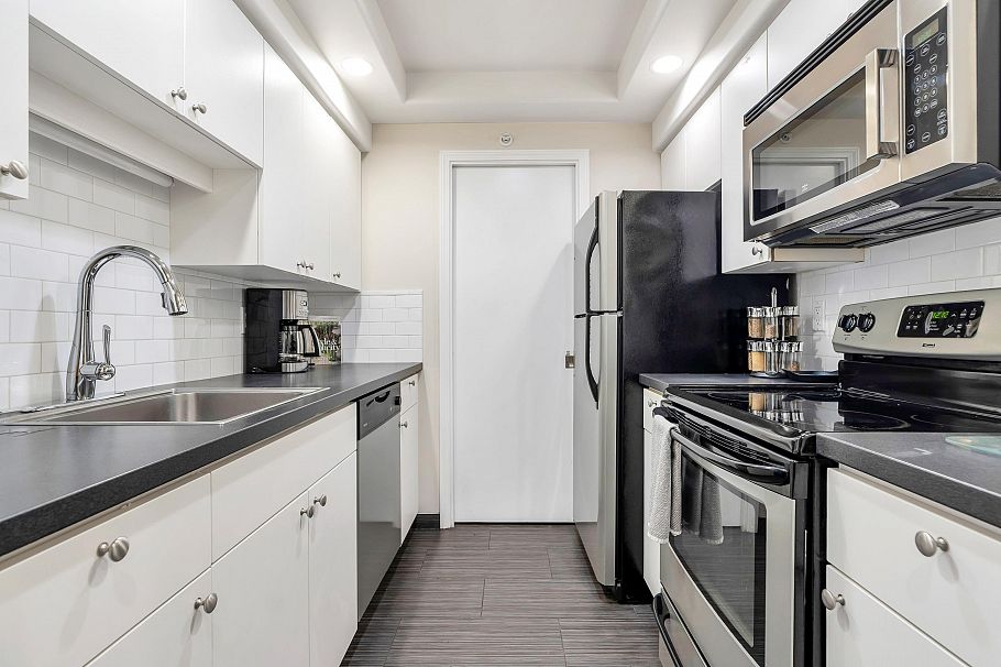 1306 1383 Howe Street Vancouver, BC - 8