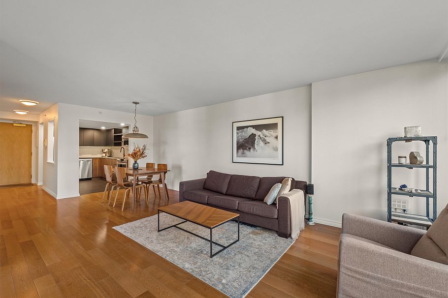 301 2201 Pine Street Vancouver, BC - 2