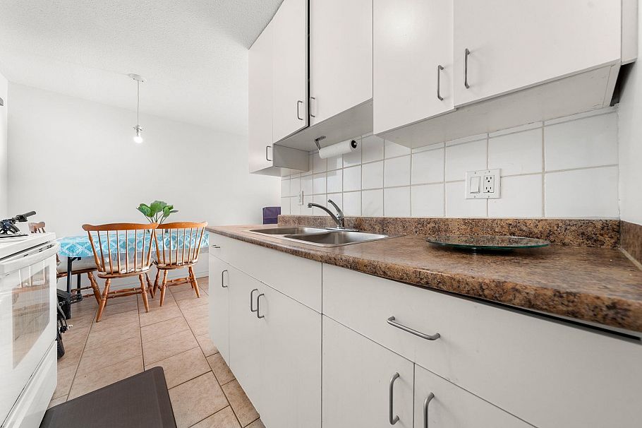 3 135 W 21st Street North Vancouver, BC - 12