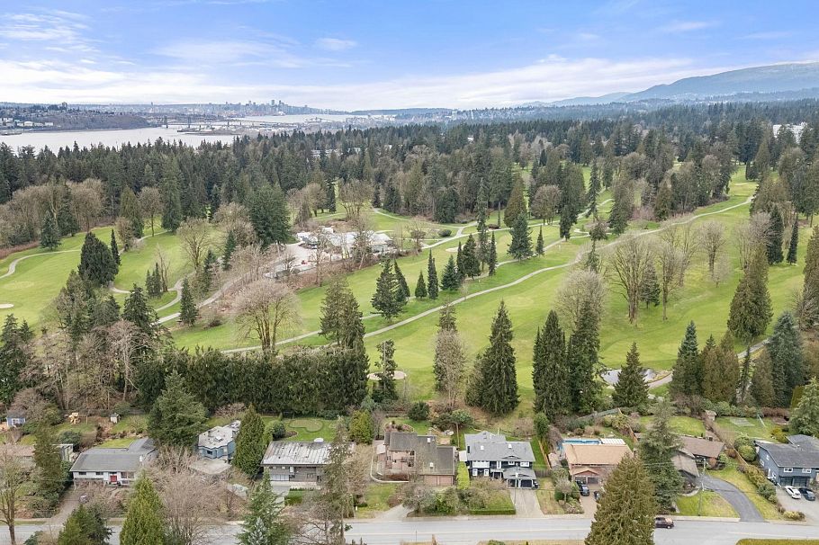 667 Fairway Drive North Vancouver, BC - 35