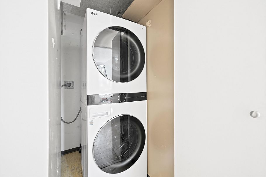 3192 Mountain Highway North Vancouver, BC - 24