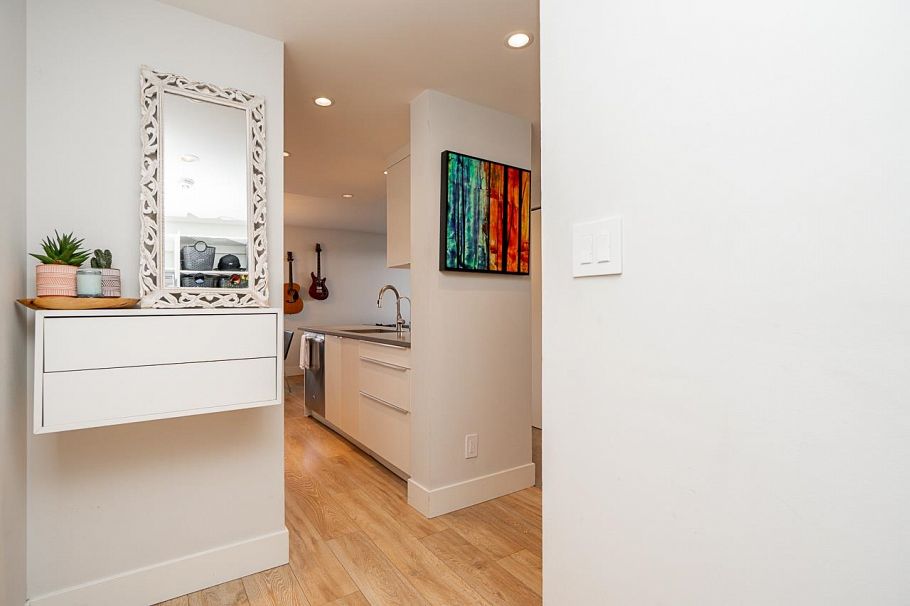 1202 110 W 4th Street North Vancouver, BC - 4