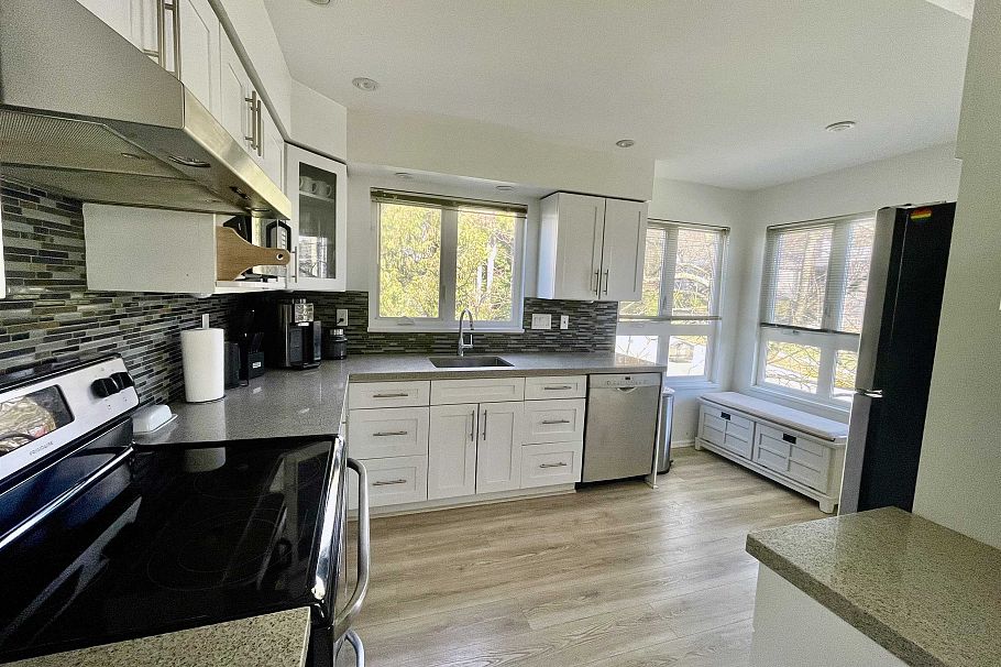 403 106 W Kings Road North Vancouver, BC - 4