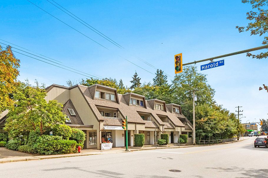 3192 Mountain Highway North Vancouver, BC - 27