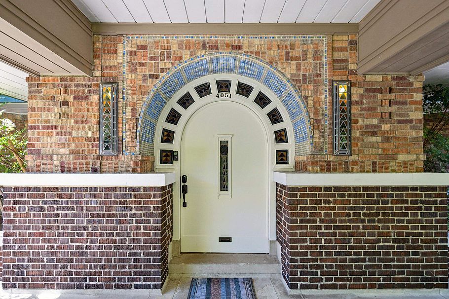 4051 Marguerite Street Vancouver, BC - 3