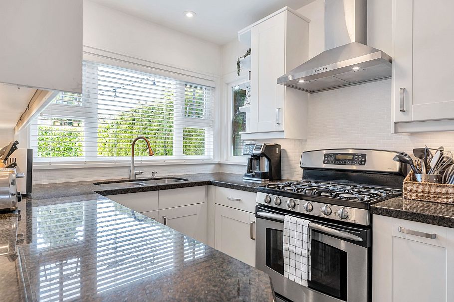 3955 Dunbar Street Vancouver, BC - 15