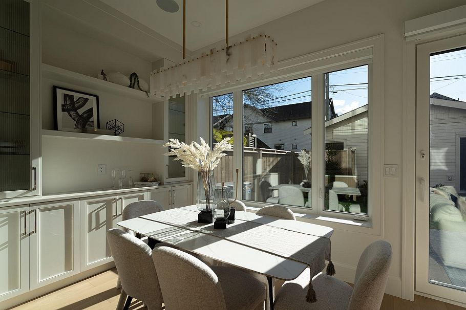 2 864 E 16th Avenue Vancouver, BC - 5