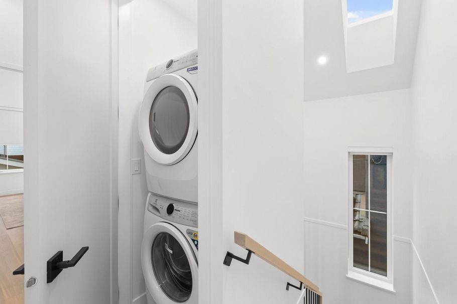 2 810 E 22nd Avenue Vancouver, BC - 30