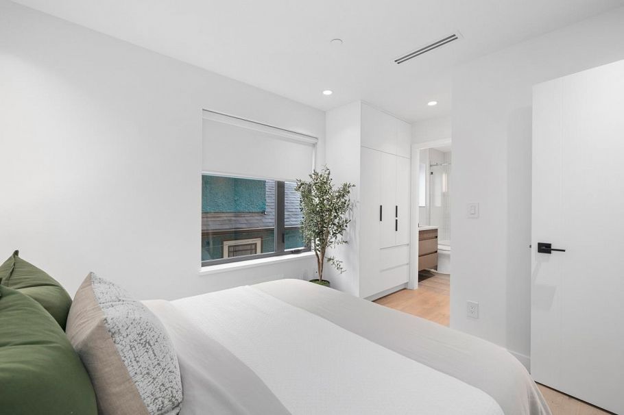 1 435 E 37th Avenue Vancouver, BC - 23