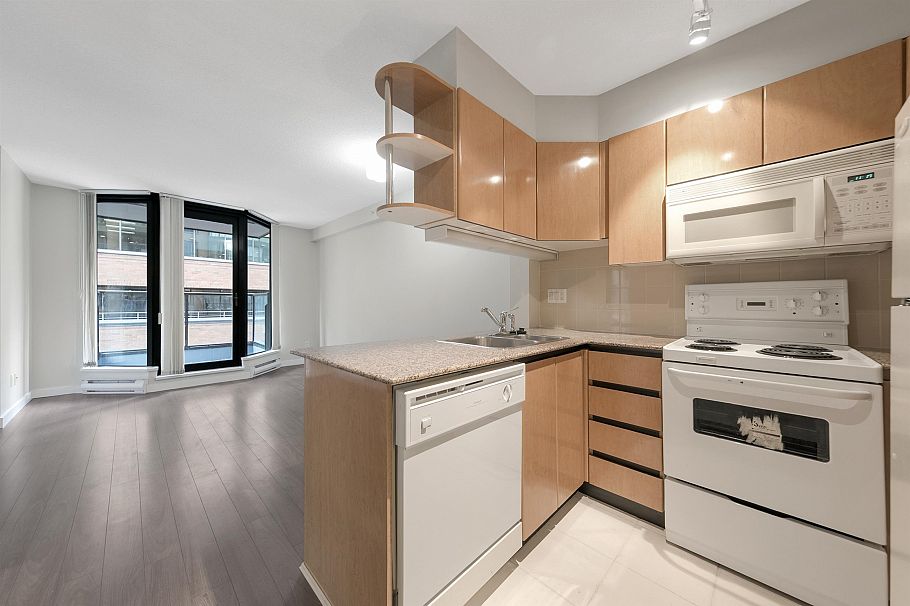 309 1189 Howe Street Vancouver, BC - 2