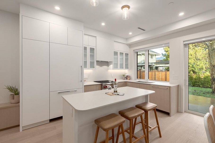 1 7 E 23rd Avenue Vancouver, BC - 4