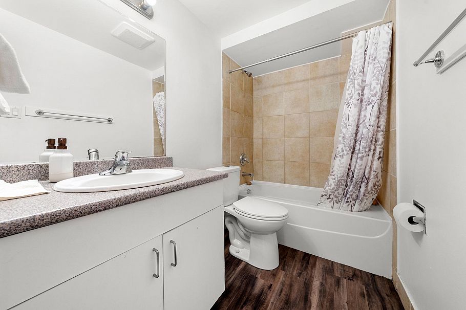 3 135 W 21st Street North Vancouver, BC - 21