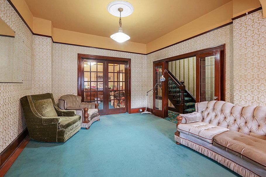 329 E Pender Street Vancouver, BC - 2