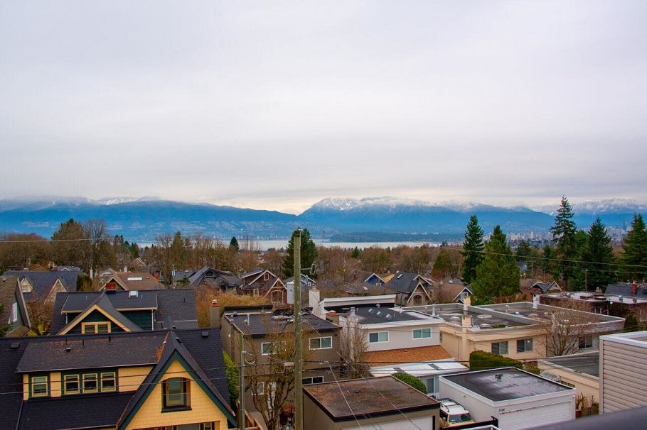 3739 W 24th Avenue Vancouver, BC - 37