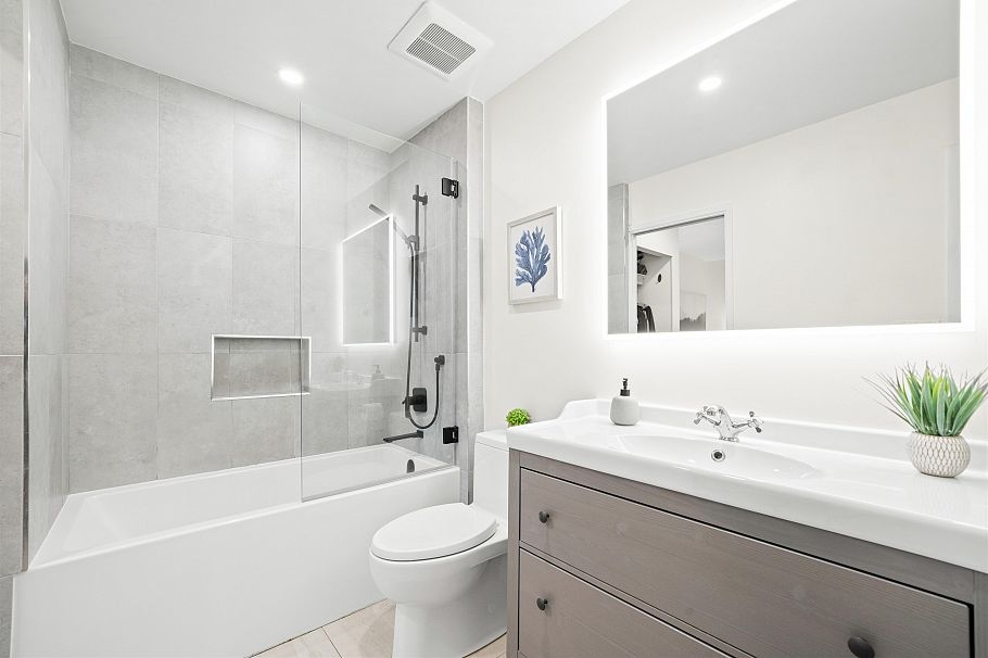 3192 Mountain Highway North Vancouver, BC - 22