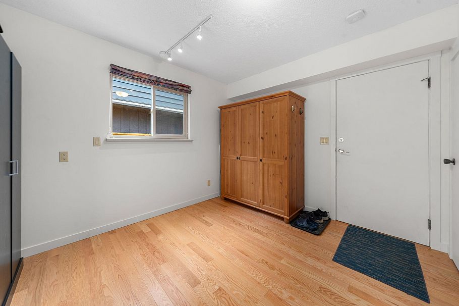 667 Fairway Drive North Vancouver, BC - 25