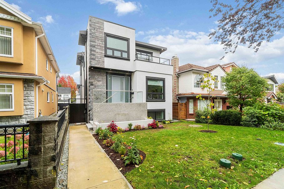 2575 & 2577 Parker Street Vancouver, BC - 39