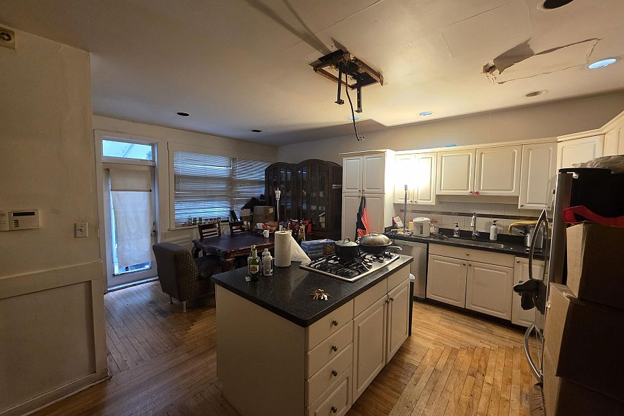 345 W 13th Avenue Vancouver, BC - 5