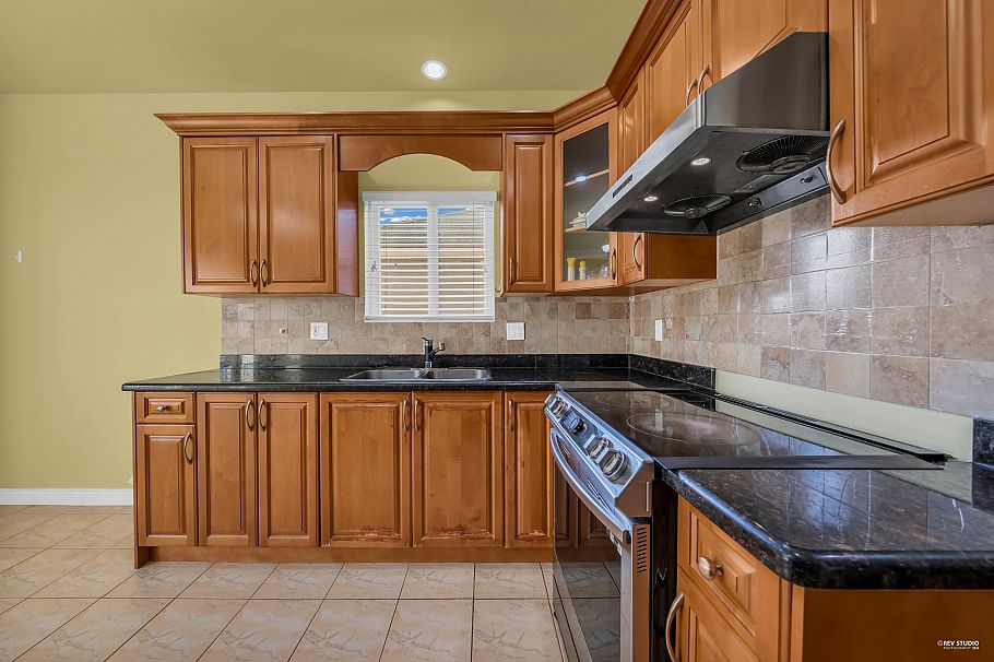 2160 E 54th Avenue Vancouver, BC - 11