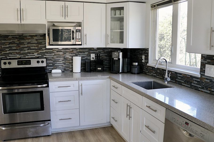 403 106 W Kings Road North Vancouver, BC - 8