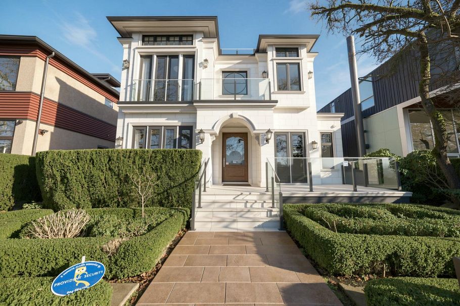 4320 W 8th Avenue Vancouver, BC - 2