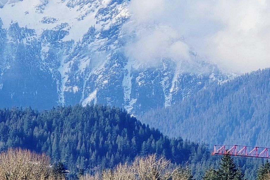 JNW33 415 W Esplanade North Vancouver, BC - 2