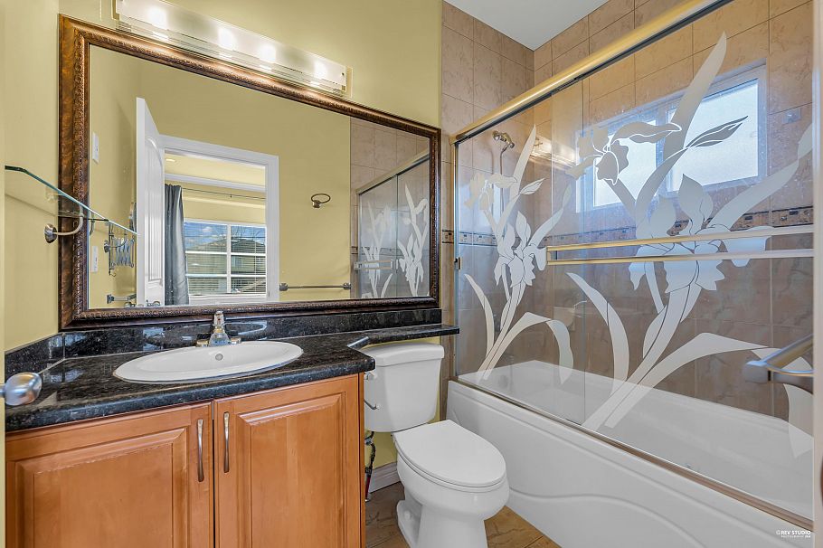 2160 E 54th Avenue Vancouver, BC - 13