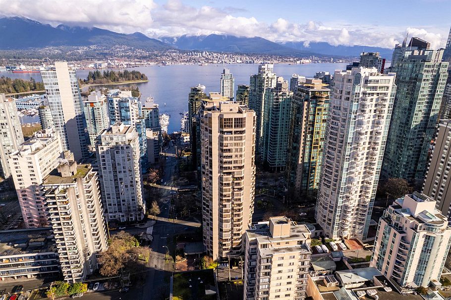 402 738 Broughton Street Vancouver, BC - 2