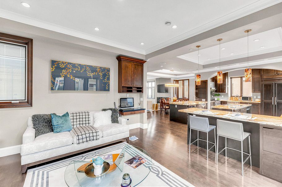 4320 W 8th Avenue Vancouver, BC - 9