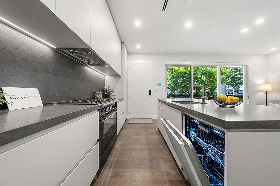 1 638 E 46th Avenue Vancouver, BC - 17