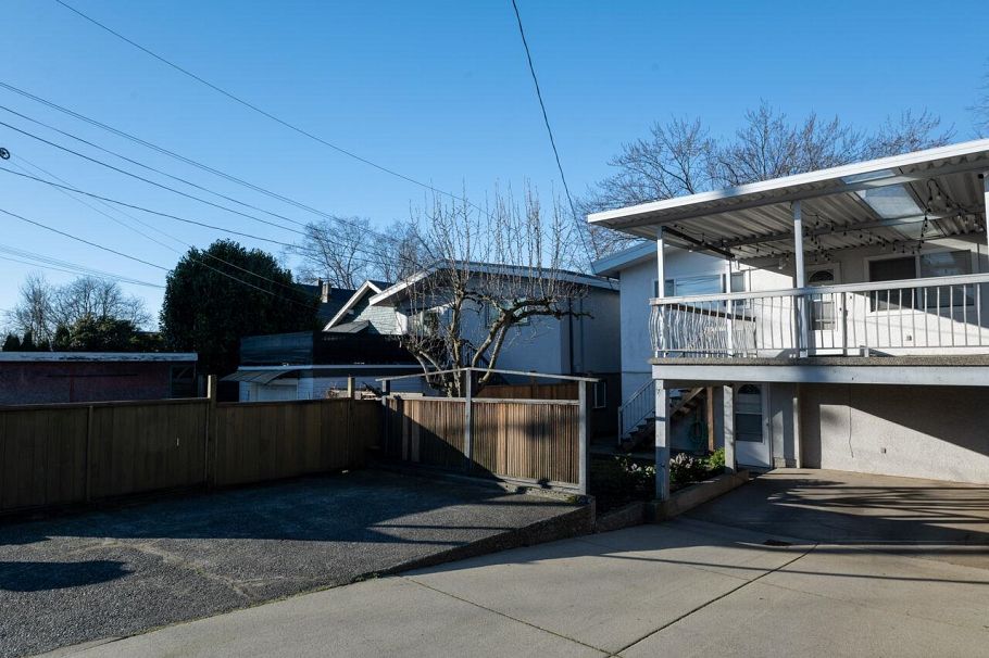 2654 Oxford Street Vancouver, BC - 35