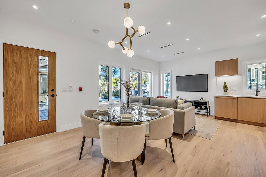 1008 W 52nd Avenue Vancouver, BC - 4