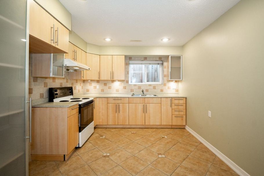 2654 Oxford Street Vancouver, BC - 24