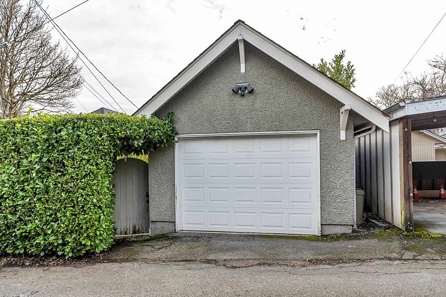 3955 Dunbar Street Vancouver, BC - 39