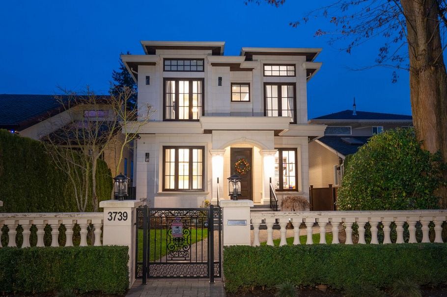 3739 W 24th Avenue Vancouver, BC - 3