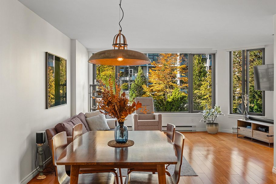 301 2201 Pine Street Vancouver, BC - 1