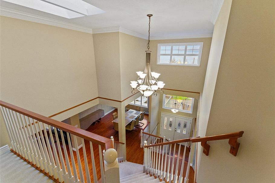 3782 Lonsdale Avenue North Vancouver, BC - 2