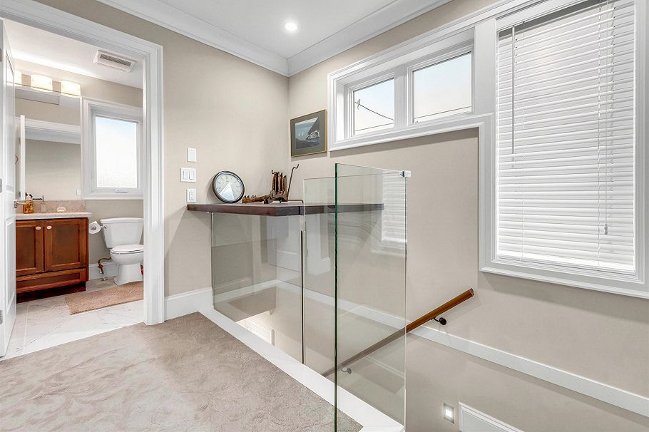 4320 W 8th Avenue Vancouver, BC - 30