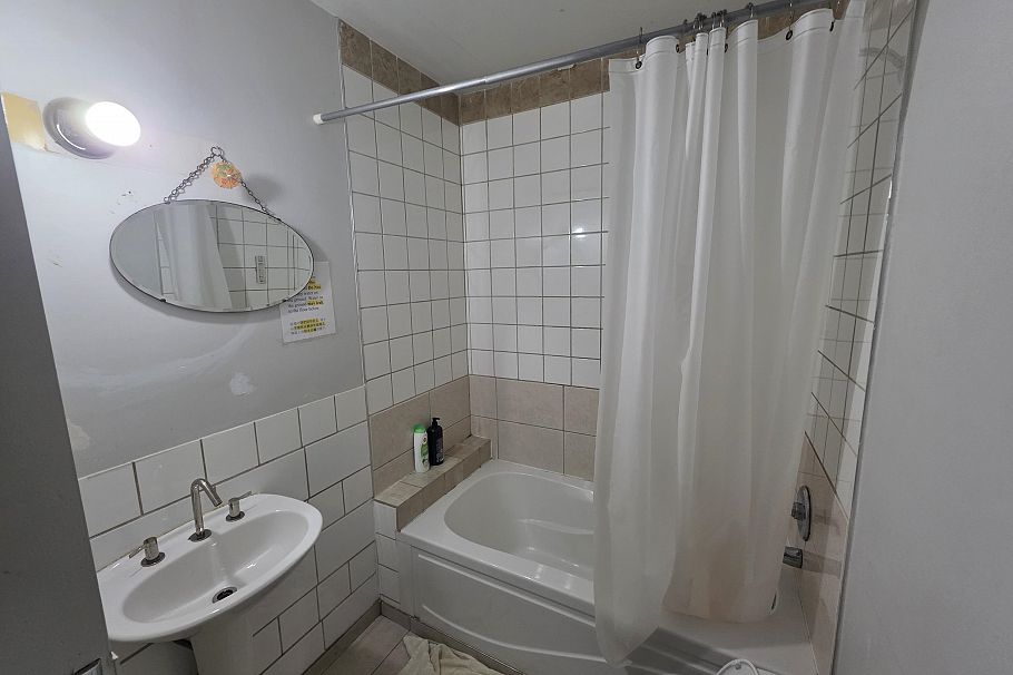 345 W 13th Avenue Vancouver, BC - 10