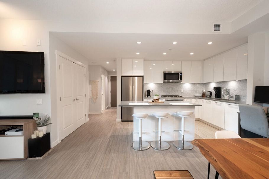 214 2651 Library Lane North Vancouver, BC - 18