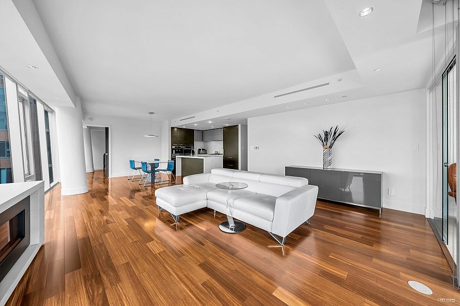 2405 667 Howe Street Vancouver, BC - 3