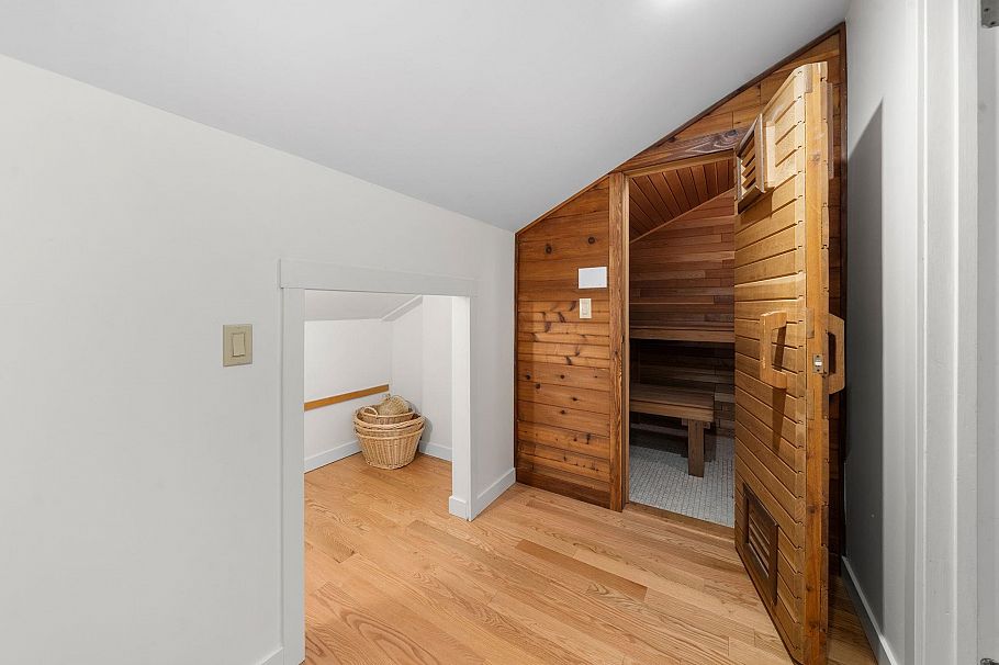 667 Fairway Drive North Vancouver, BC - 22