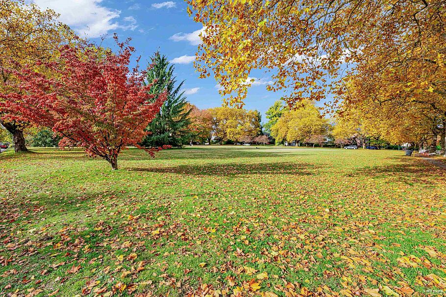 3191 W 23rd Avenue Vancouver, BC - 37