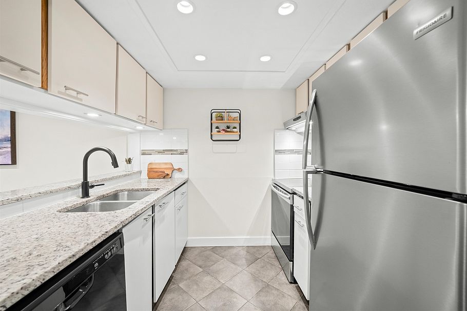 3192 Mountain Highway North Vancouver, BC - 14