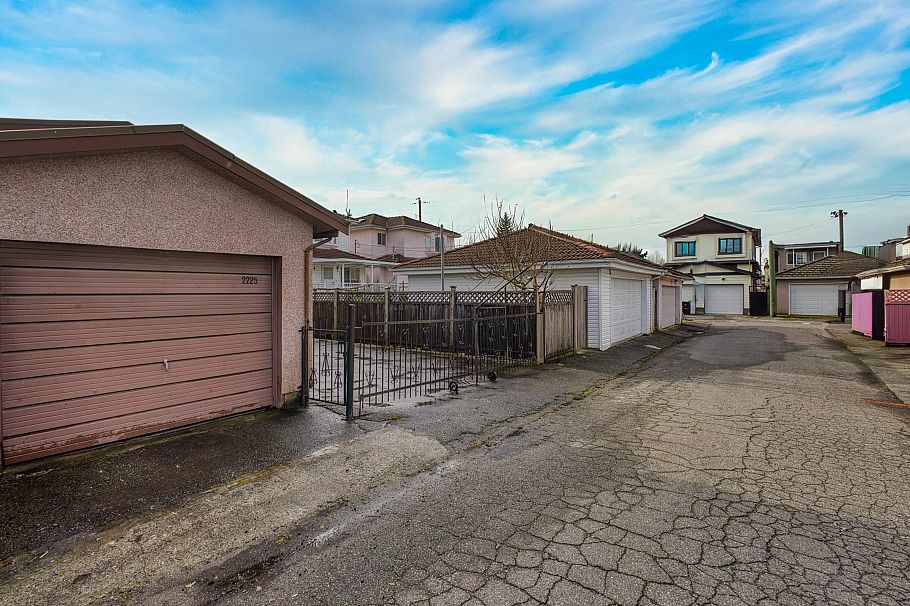 2225 E 35th Avenue Vancouver, BC - 28