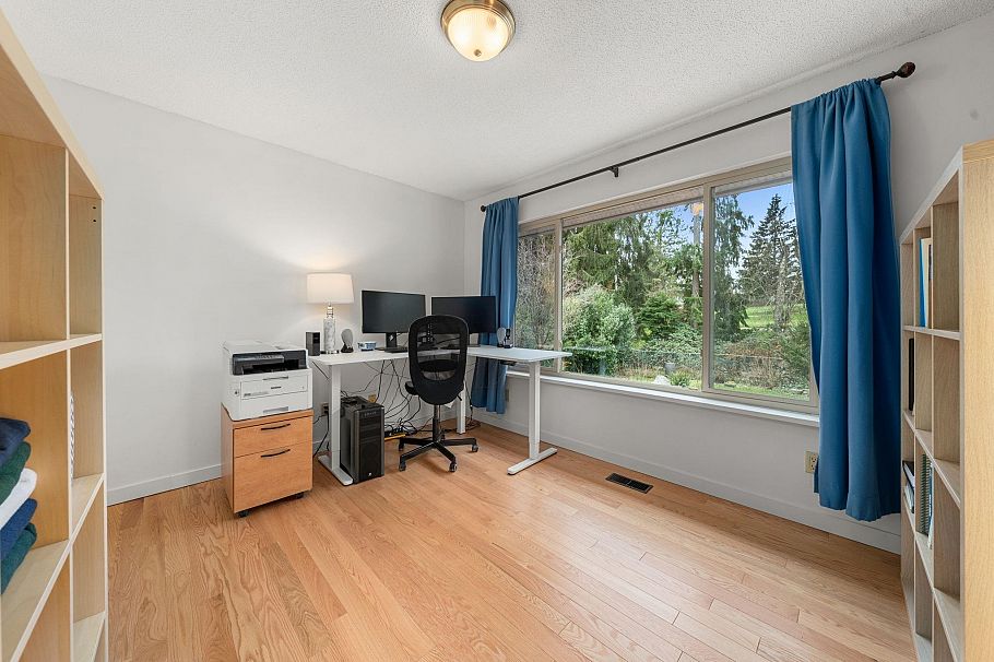 667 Fairway Drive North Vancouver, BC - 18
